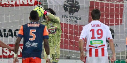 Pénaltie ratée par Younès Belhanda